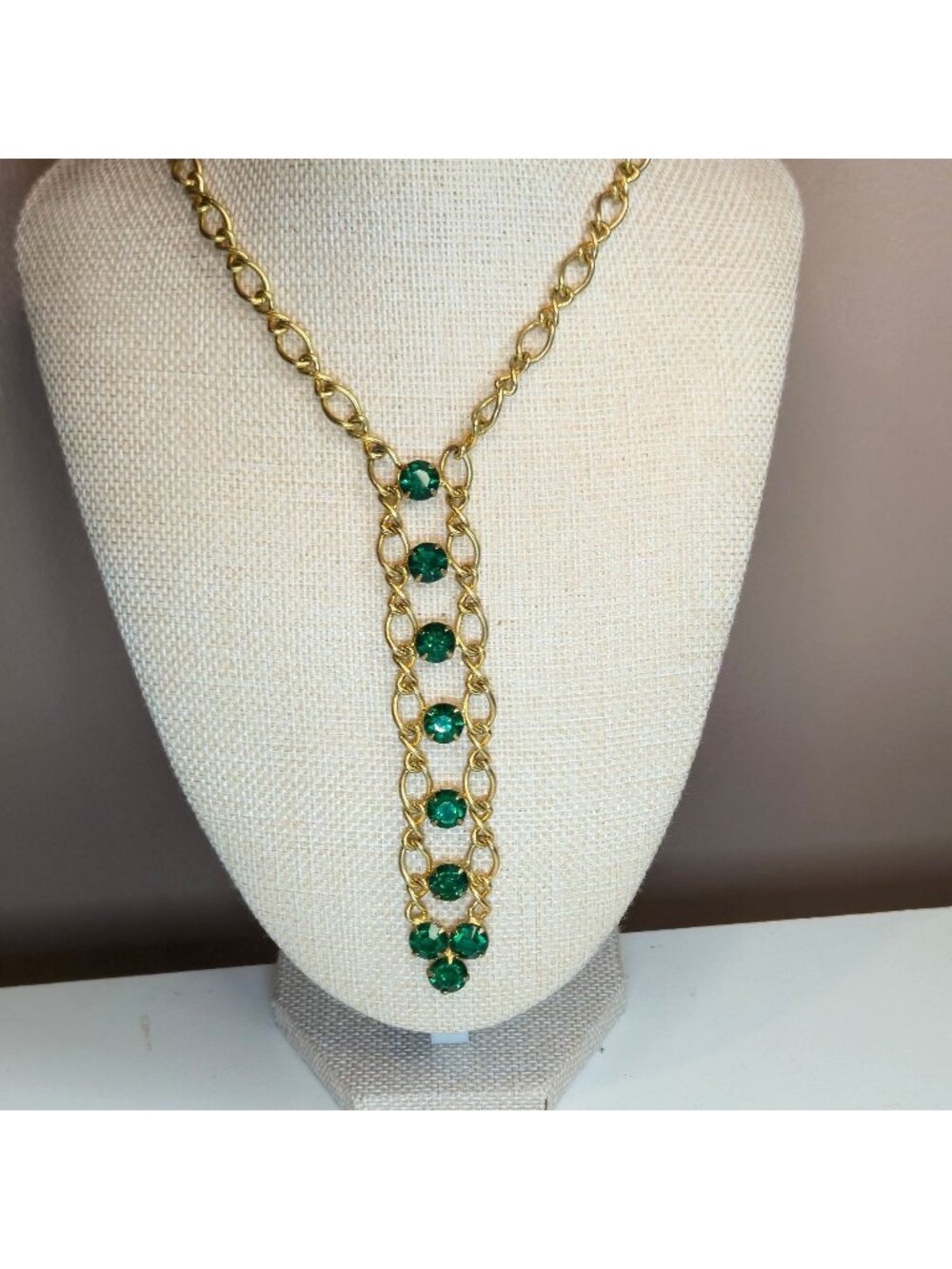 Vintage Art Deco Emerald Green Rhinestone Ladder Drop Pendant Necklace Gold Tone